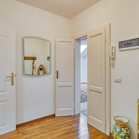 Piccolo Mondo Antico: Stresa 2Br Apartment With Lake View - Happy Rentals *