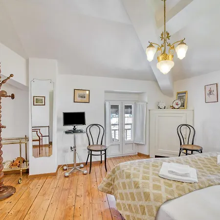 Piccolo Mondo Antico: Stresa 2Br Apartment With Lake View - Happy Rentals Stresa