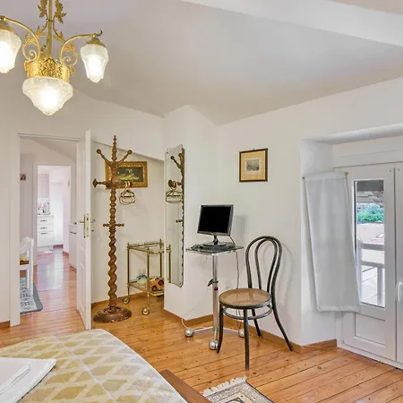 Piccolo Mondo Antico: Stresa 2Br Apartment With Lake View - Happy Rentals